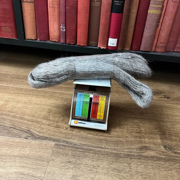 100% Wool Hand Spun Gray Fiber Yarn - Picture 6 of 10